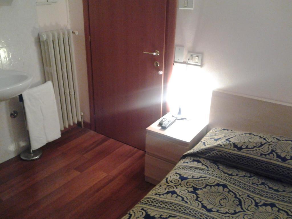 Hotel Perla Bolonia Habitación foto